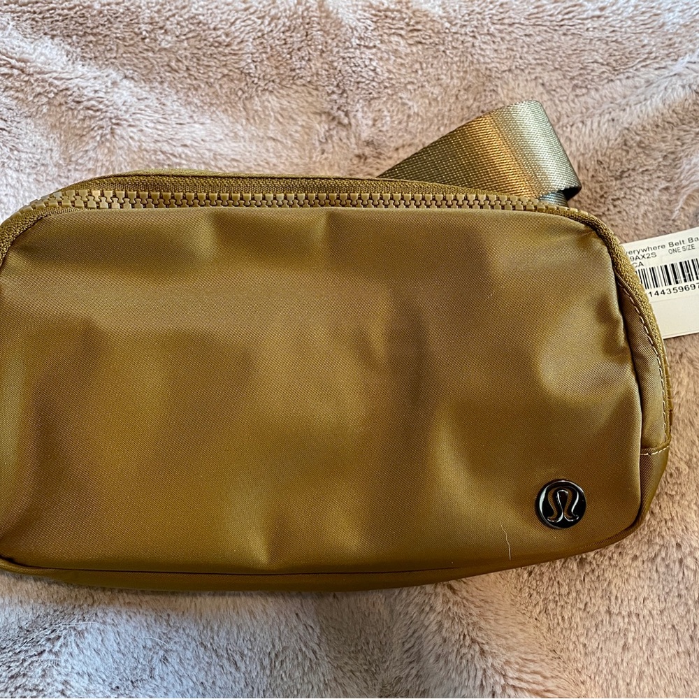 NWT Lululemon everywhere belt bag Burnt Caramel NO OFFERS
